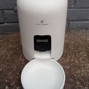 White Automatic Pet Feeder